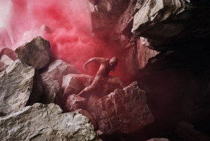 Akram Khan in Mirella Weingarten’s starkly stupendous set