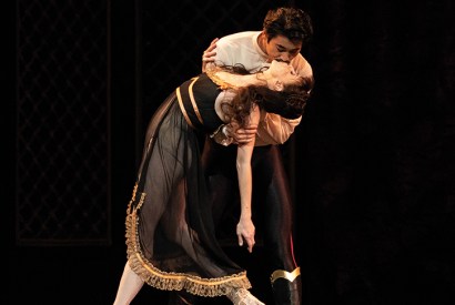 Natalia Osipova as Mary Vetsera and Ryoichi Hirano as Rudolf in Mayerling