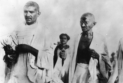 Gandhi strides forth on the Salt March in 1930, protesting against the government’s monopoly of salt production